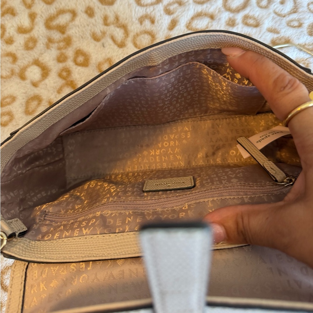 Kate Spade Riverside Street Crossbody Bag
Women’s - Picture 8 of 12